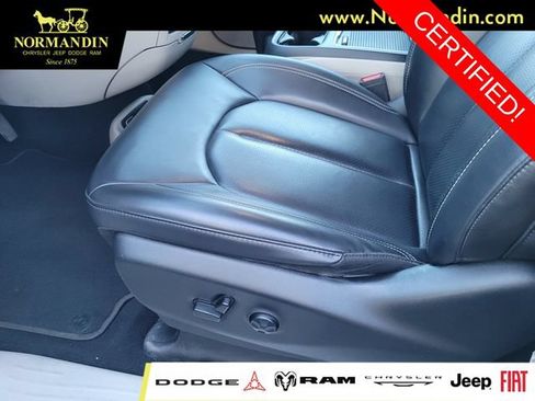 Certified 2023 Chrysler Pacifica Touring-L FWD image 16