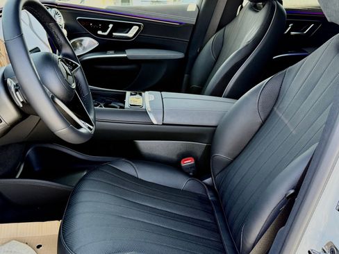 New 2026 Mercedes-Benz EQS 400 4MATIC SUV image 17