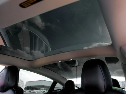 Used 2019 Tesla Model 3 Performance image 5