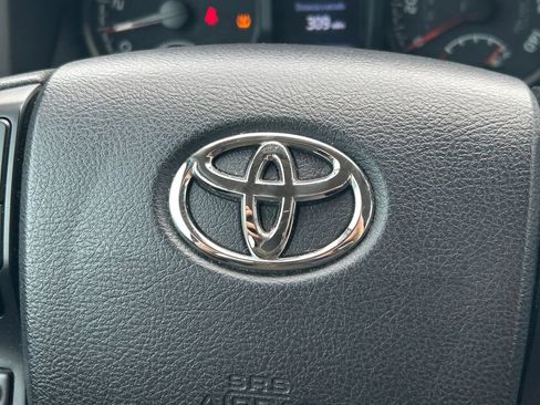 Used 2021 Toyota Tacoma SR w/ SR Convenience Package RWD image 30