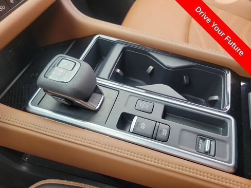 Used 2025 Nissan Pathfinder Platinum FWD image 13