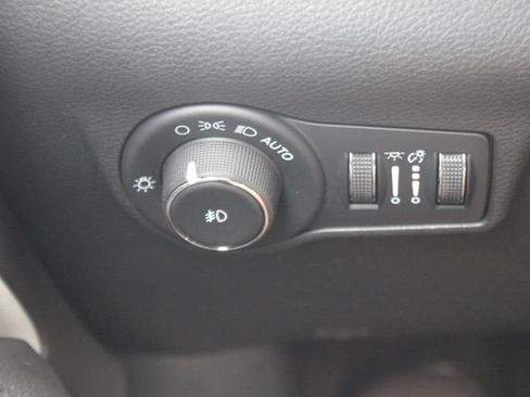 Used 2025 Jeep Compass Limited w/ Elite Group AWD/4WD image 18