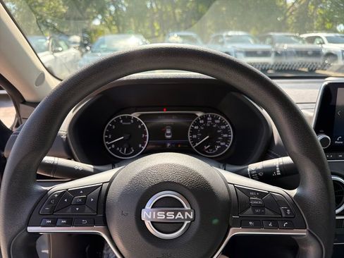 Used 2024 Nissan Sentra SV FWD image 19