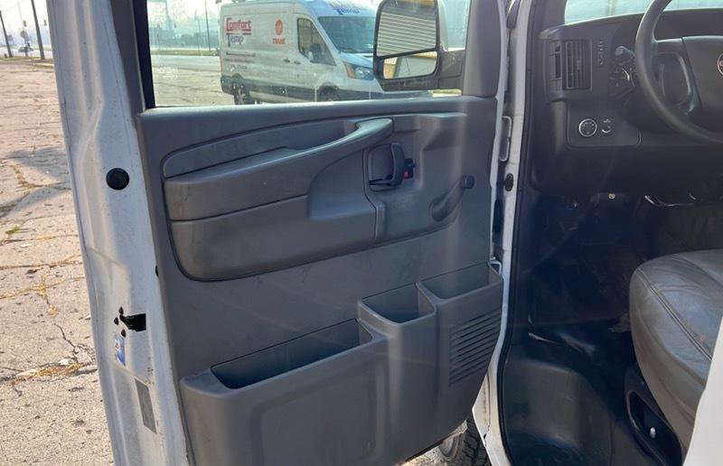 Used 2008 GMC Savana 2500 RWD image 11