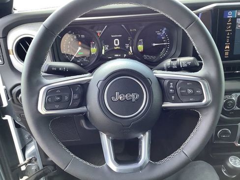 Used 2025 Jeep Wrangler Unlimited Sahara AWD/4WD image 11