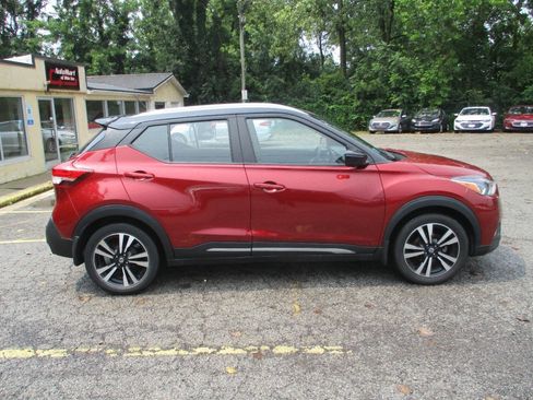 Used 2020 Nissan Kicks SR FWD image 10