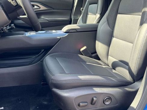 New 2025 Chevrolet Equinox EV LT image 12