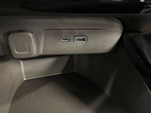 Used 2025 Chevrolet Trax LT FWD image 29