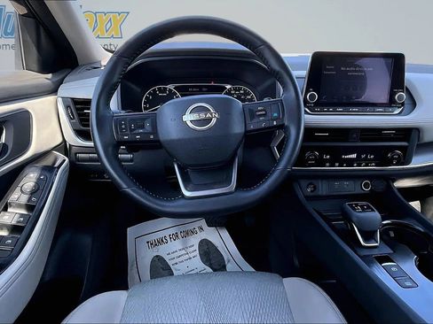 Used 2025 Nissan Rogue SV AWD/4WD image 12