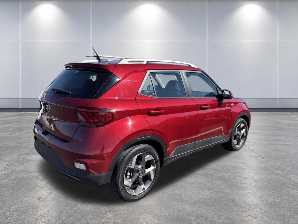Used 2025 Hyundai Venue SEL FWD image 4