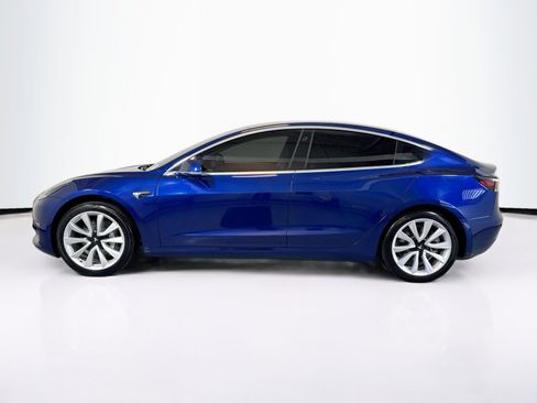 Used 2020 Tesla Model 3 Standard Range image 2