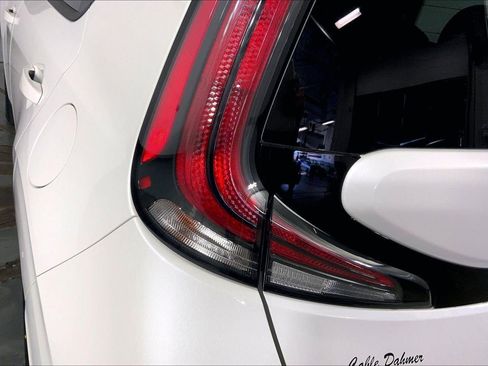 Used 2025 Kia Soul LX image 27