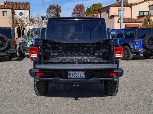 Used 2023 Jeep Gladiator Willys image 6