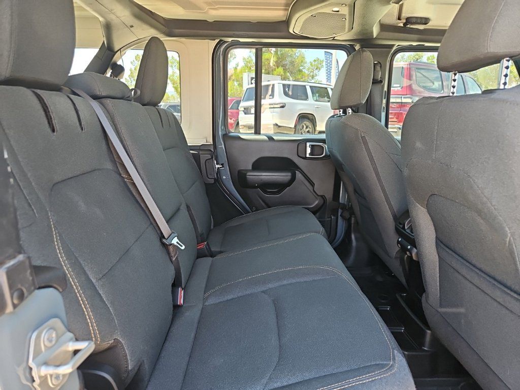 Used 2024 Jeep Wrangler Unlimited AWD/4WD image 26
