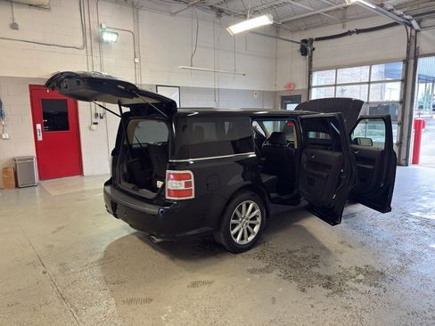 Used 2018 Ford Flex Limited AWD/4WD image 12