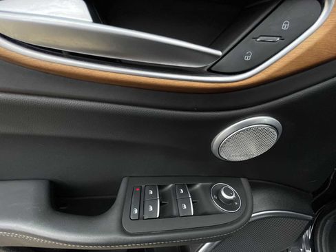 Used 2020 Alfa Romeo Giulia Ti w/ Quick Order Package 22X Lusso image 23