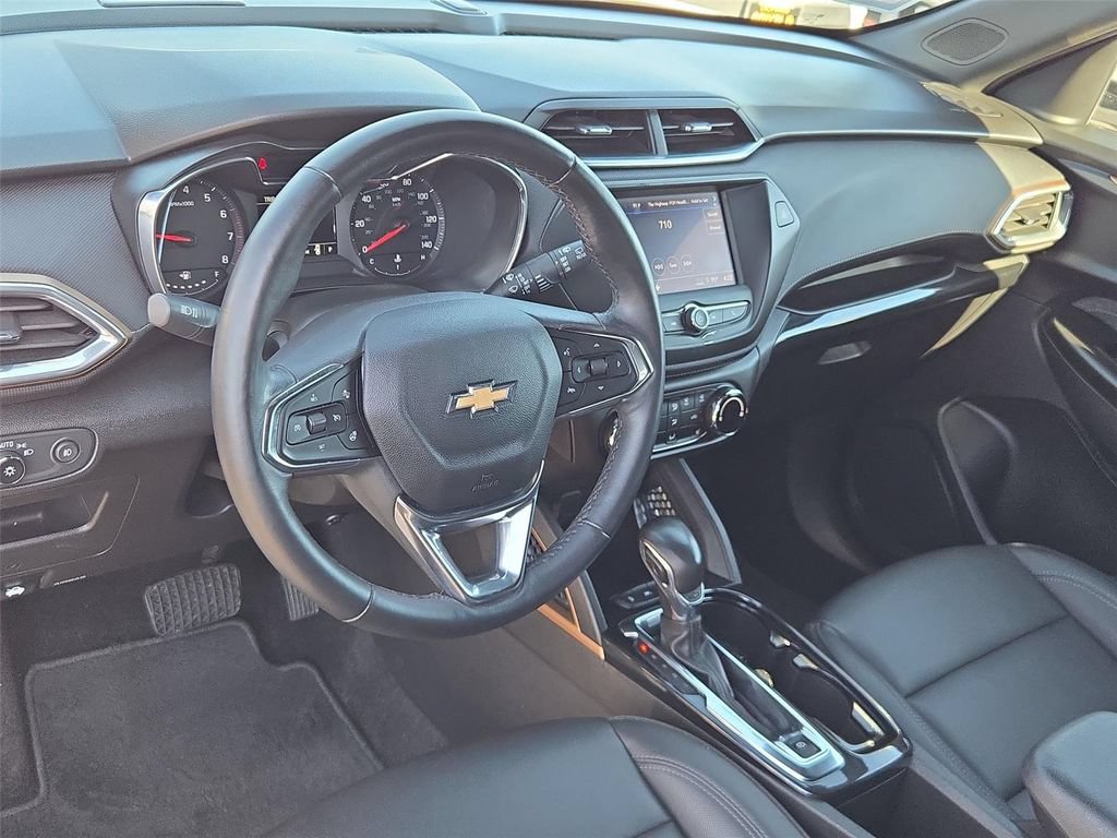 Certified 2023 Chevrolet TrailBlazer ACTIV FWD image 2