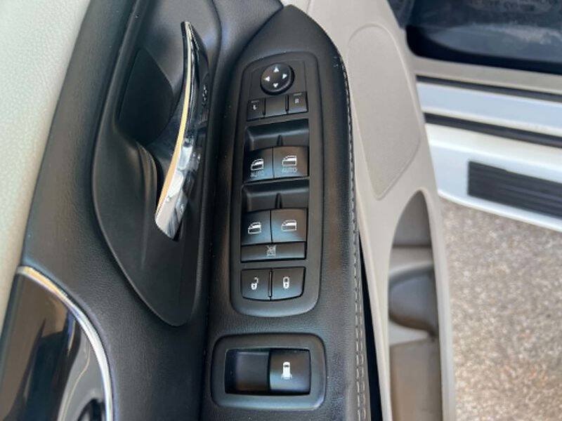 Used 2018 Dodge Grand Caravan SXT FWD image 15