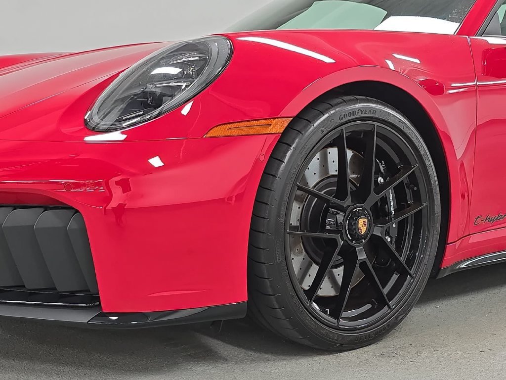 Certified 2025 Porsche 911 GTS image 11