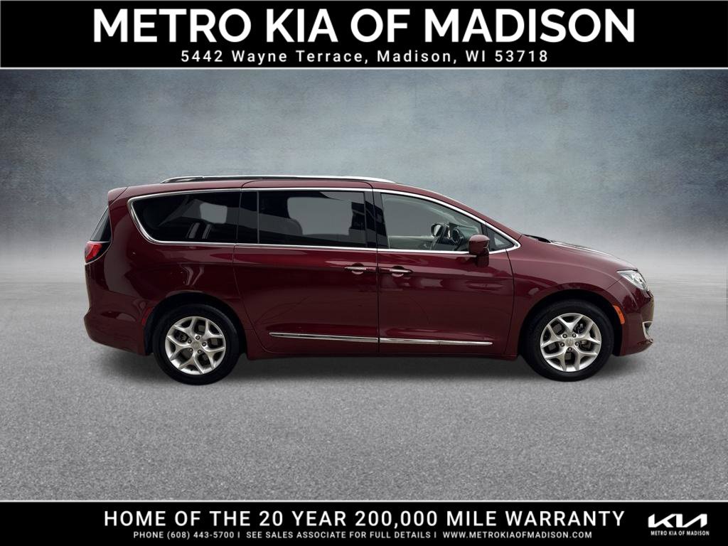 Used 2019 Chrysler Pacifica Touring-L Plus FWD image 7