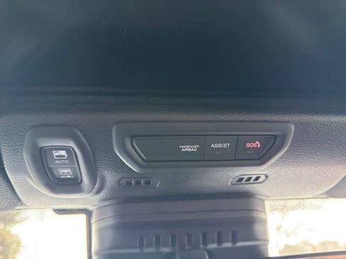 Used 2019 Jeep Wrangler Unlimited Sahara image 38