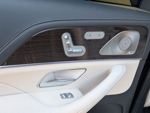 Certified 2025 Mercedes-Benz GLS 63 AMG 4MATIC image 27