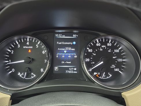 Used 2017 Nissan Rogue SV w/ SV Premium Package image 19