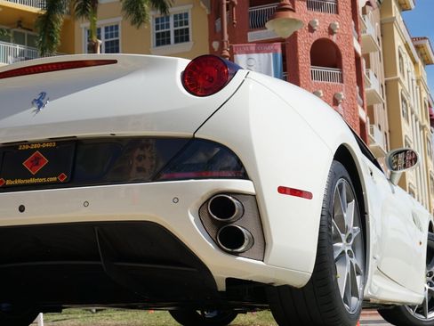Used 2014 Ferrari California RWD image 42