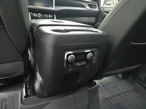Used 2023 GMC Yukon Denali AWD/4WD image 12