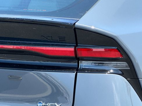 New 2026 Toyota Prius XLE FWD image 32