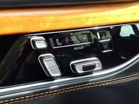 Used 2024 Jeep Grand Wagoneer L Series III AWD/4WD image 22
