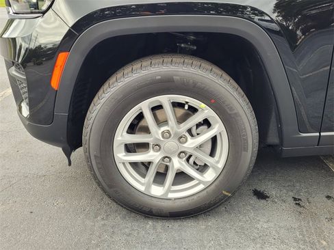 New 2025 Jeep Grand Cherokee Laredo X w/ Luxury Tech Group I image 9