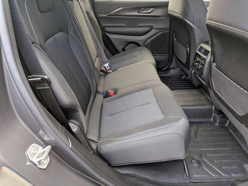 Used 2025 Jeep Grand Cherokee Laredo X w/ Luxury Tech Group I AWD/4WD image 28