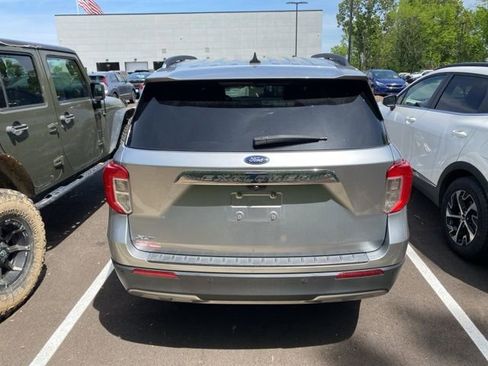 Used 2021 Ford Explorer XLT w/ Equipment Group 202A image 4