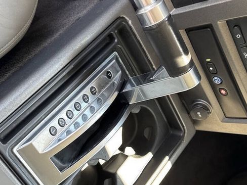 Used 2004 HUMMER H2 w/ Preferred Equipment Group AWD/4WD image 31