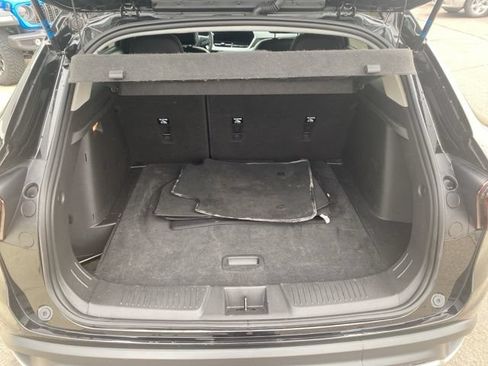 Used 2025 Chevrolet Trax LT FWD image 24