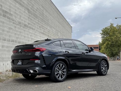 Used 2024 BMW X6 xDrive40i w/ Premium Package image 3