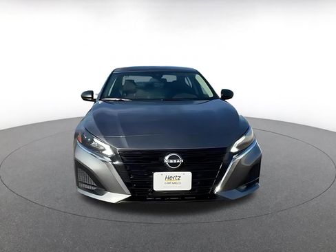 Used 2025 Nissan Altima 2.5 SV image 4