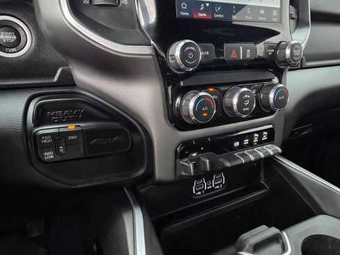 Used 2024 RAM 2500 Big Horn w/ Sport Appearance Package image 18