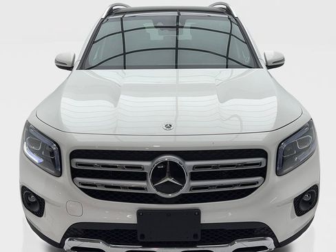 Used 2023 Mercedes-Benz GLB 250 4MATIC w/ Premium Package image 4