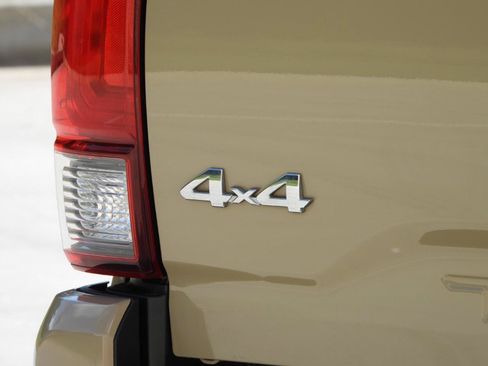 Used 2020 Toyota Tacoma SR5 w/ Technology Package AWD/4WD image 14