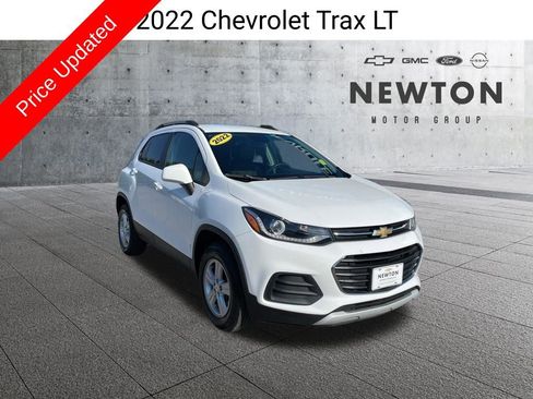 Used 2022 Chevrolet Trax LT AWD/4WD image 1