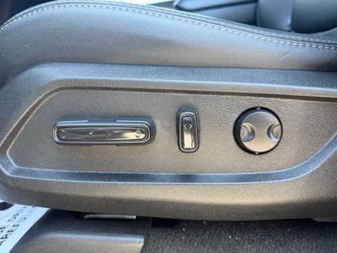 Used 2025 Honda Pilot Touring image 13