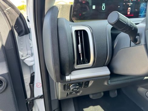 Used 2025 Ford Expedition Active AWD/4WD image 21