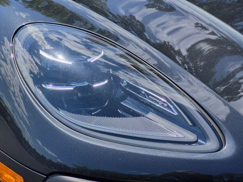 Certified 2026 Porsche Macan AWD/4WD image 32