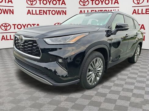 Used 2024 Toyota Highlander Platinum AWD/4WD image 3