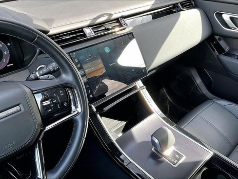 Used 2026 Land Rover Range Rover Velar Dynamic SE image 32