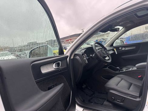 Used 2025 Volvo XC40 B5 Core w/ Protection Package Premier image 20