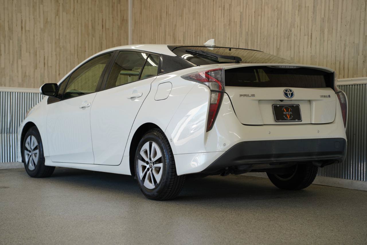 Used 2017 Toyota Prius Two w/ Prius Two Safety Plus Package FWD image 7