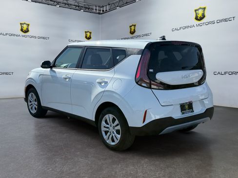 Used 2025 Kia Soul LX FWD image 2